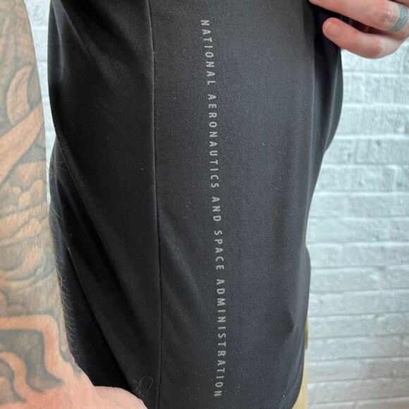 Old Navy Active NASA Men's Small Graphic Short Sleeve T-Shirt Tee - Picture 6 of 6